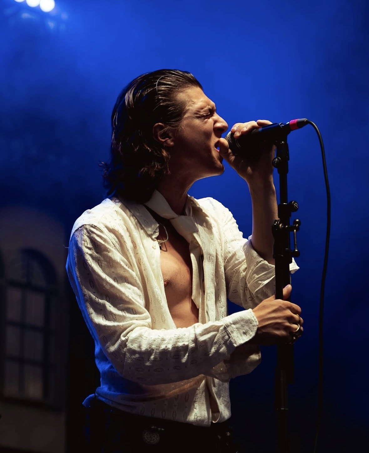 VI live on stage